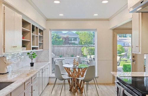 Far North Dallas House | Spectacular 6BR 2.5B Home with Pool