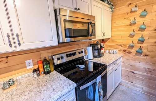 Wofford Heights House | Spectacular A-Frame, epic views! S'mores by the firepit under a million stars.