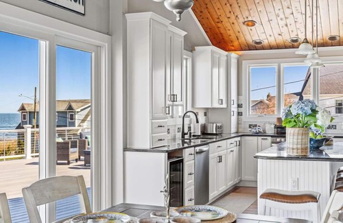 Point Judith House | Spectacular beach home, rooftop deck w/lovely ocean views, walk to water&more!