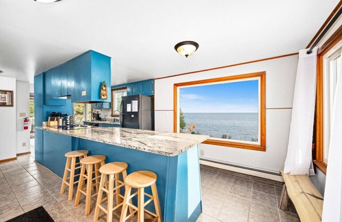 Two Harbors House | Spectacular lake view!