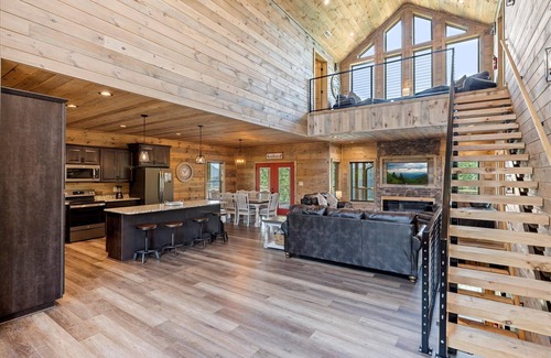 Pigeon Forge Cabin | Spectacular NEW 5 BR w/Incredible Views, Hot Tub, Wi-Fi, Free Tickets