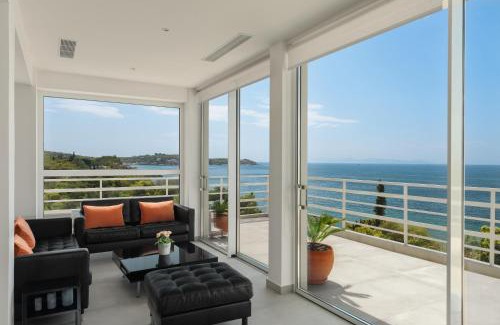 Kavouri Apartment | Spectacular Sea Views, 2Bd Beachfront