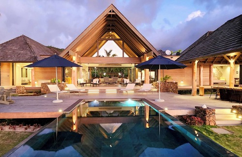 Uturoa Villa | Spectacular seafront property with swimming pool and private pontoon.