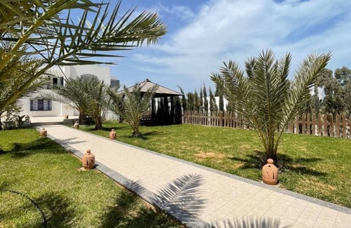 Mezraia Villa | Spectacular Tunisian Villa w/pool- 5 min walk from the beach, Palm Cafe, Casino