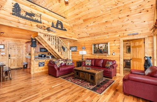Sevierville Cabin | SPECTACULAR VIEWS, JACUZZI, CLEAN CABIN, FAST WIFI, IDEAL LOCATION, BY DOLLYWOOD