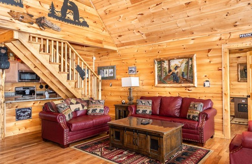 Sevierville Cabin | SPECTACULAR VIEWS, JACUZZI, CLEAN CABIN, FAST WIFI, IDEAL LOCATION, BY DOLLYWOOD