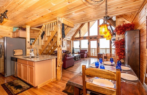 Sevierville Cabin | SPECTACULAR VIEWS, JACUZZI, CLEAN CABIN, FAST WIFI, IDEAL LOCATION, BY DOLLYWOOD