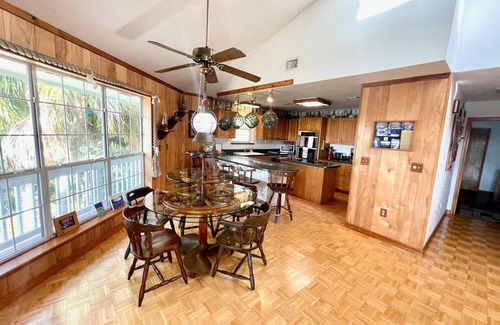 Cedar Key House | Spectacular Waterfront Property at Cloud 9!