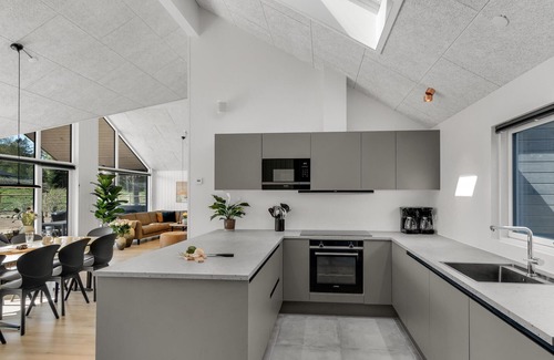 Dronningmolle House | Spend a fantastic vacation in this spacious and modern vacation home in Dronningmølle.