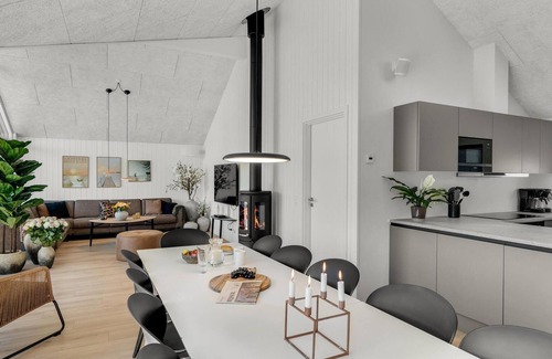 Dronningmolle House | Spend a fantastic vacation in this spacious and modern vacation home in Dronningmølle.