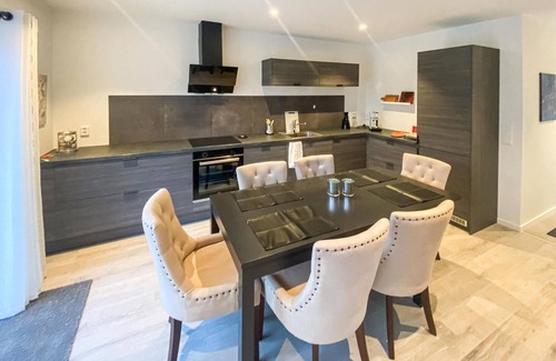 Loddefjord House | Spend an unforgettable vacation in this comfortable vacation home with sea view.