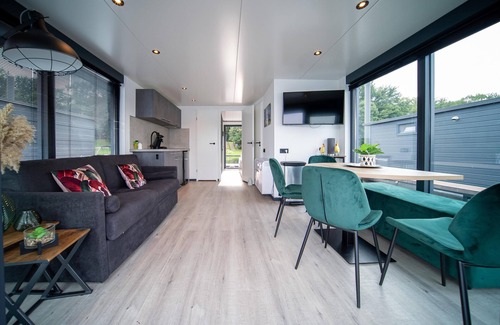 Middelaar Boat Rental | Spend the night at a unique location in Limburg
