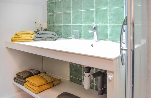 Courties House | Spend your family vacation in this charming and spacious vacation home with swimming pool.