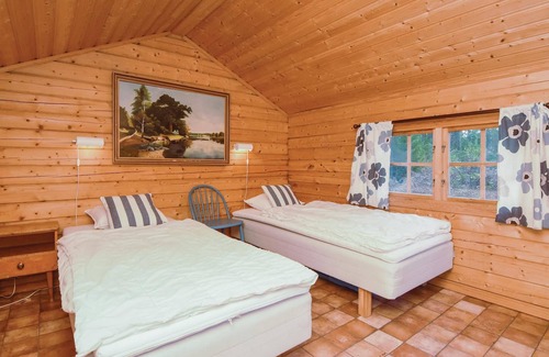 Landvetter House | Spend your vacation in this beautiful cottage with a fantastic view of Sans Lake.