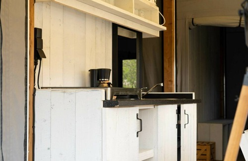 Zuna Cabin | Spezialzelt, Festivalatmosphäre, Platz für ein Kinderbett