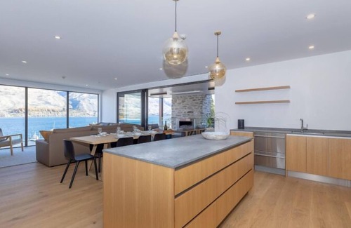 Wanaka Apartment | Spinnaker Marina Apart. 5-Perfect for anyone wants a holiday in Beautiful Wanaka
