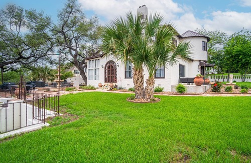 Jefferson Cottage | Splash Into Vacation 6BR Home w/Pool & Waterslide