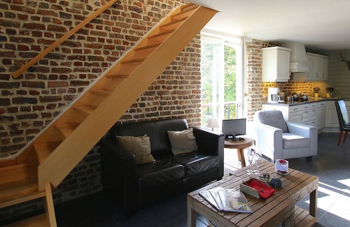 Menufontaine Villa | Splendid Mansion in Bastogne with Fenced Garden