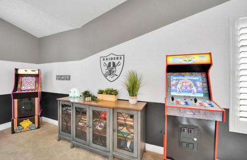 Green Valley North House | Sports Themed-Automated King Bed-Family Friendly-5 miles to Strip