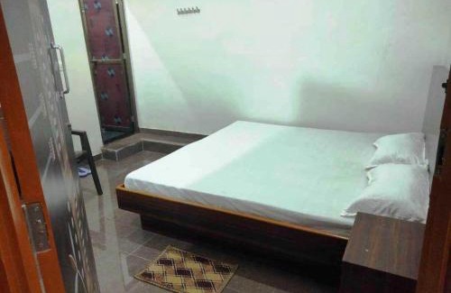 Gorakhpur Hotel | SPOT ON 81055 Bgn Guest House Rooms