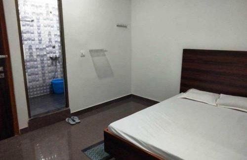 Gorakhpur Hotel | SPOT ON 81055 Bgn Guest House Rooms