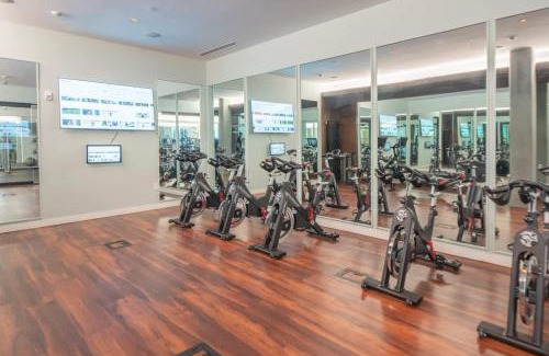 Tempe Apartment | Spotless 1BD - Pool, Gym, Parking, W-D - Sleeps 4