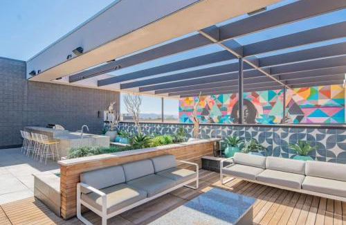 Tempe Apartment | Spotless 1BD - Pool, Gym, Parking, W-D - Sleeps 4