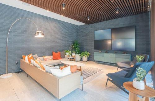 Tempe Apartment | Spotless 1BD - Pool, Gym, Parking, W-D - Sleeps 4