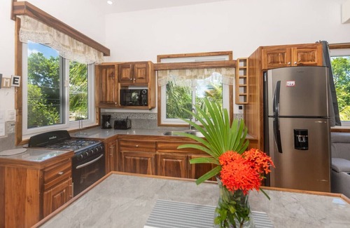 Antoneys Cay Cabin | Spotless Cabana in West End