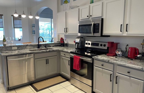 Calabay Parc Villa | Spotless, Modern, Pool Home