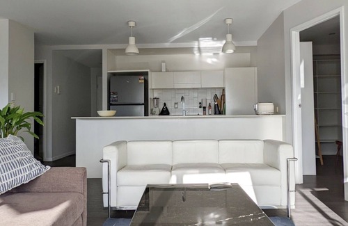 West End Apartment | Sprawling + bright West End aerie close to everything!