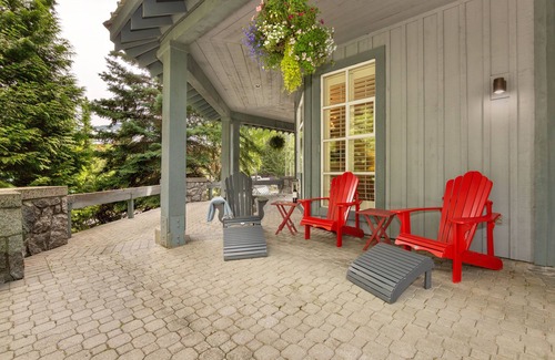 Blackcomb Condo | Sprawling Corner Condo, Amazing 1st floor deck, Ski in/out, Sleeps 4