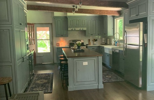Findley Lake House | Sprawling Historic Inn With Lake Frontage! Fallfest at the Peak!