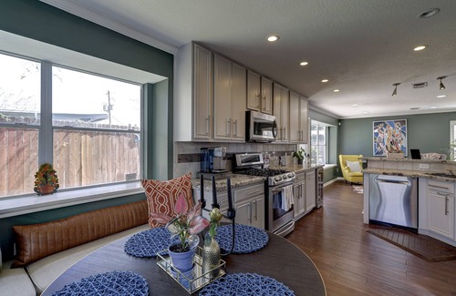 Spring Branch Central House | Spring Branch Haven - Spacious 3BR Oasis, Pet Friendly in Houston!