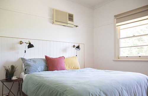 Hepburn Springs House | Spring Creek Cottage Hepburn - Self Contained solitary Pet Friendly Haven