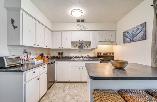 Spring Hill Cottage | Spring Hill Home - 3 Mi to Weeki Wachee Springs!