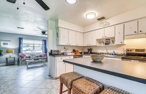 Spring Hill Cottage | Spring Hill Home - 3 Mi to Weeki Wachee Springs!
