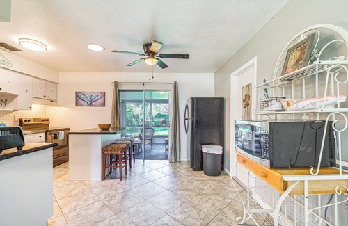 Spring Hill Cottage | Spring Hill Home - 3 Mi to Weeki Wachee Springs!