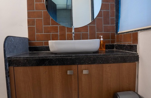 Pirangut Hotel | Spring Hill Inn