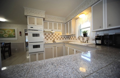 Conroe House | SPRING Resort - 2 acres estate for party and event - sleep35, host100ppl