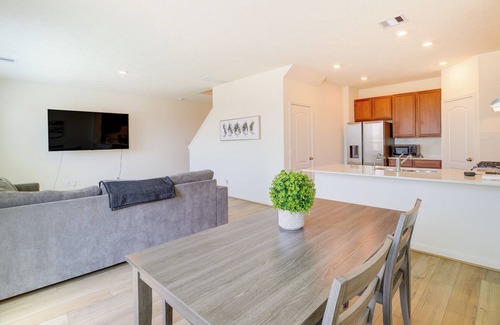 Spring Cottage | Spring Retreat w/Private Yard & Charcoal Grill!