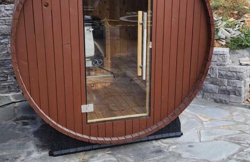 Branson West House | SPRING SPECIAL! Lake Views ,Barrel Sauna & Hot Tub