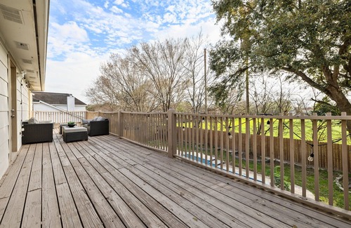 Houston House | Spring Tropical Paradise/4 Bd 4Ba/Pool & Balcony Reserved