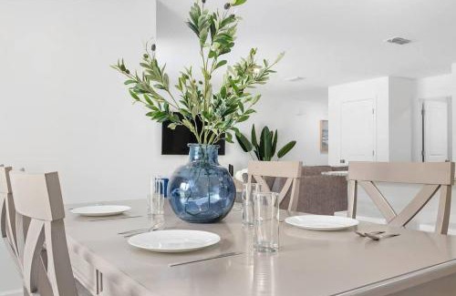 Spring Hill House | Springhill Retreat! 3 bed, 2 Bath!