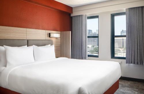Downtown Dallas Hotel | SpringHill Suites by Marriott Dallas Downtown/West End