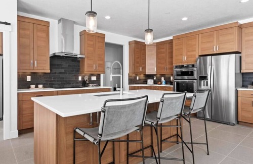 Draper Apartment | Springtime Saddle - Lux Mountain Top Home
