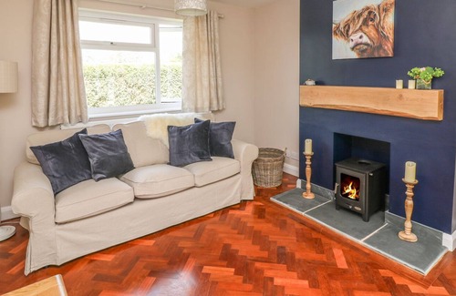 Lutterworth Cottage | SPRINGWELL COTTAGE, pet friendly, with a garden in Lutterworth