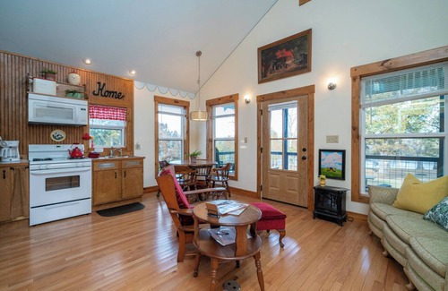 Ore City Cottage | Sproul Cottage- On Lake O' the Pines- ADA