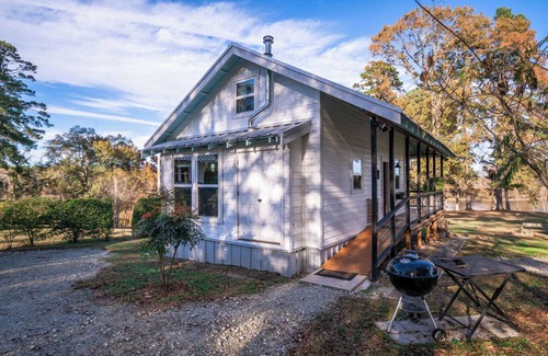 Ore City Cottage | Sproul Cottage- On Lake O' the Pines- ADA