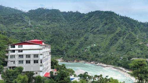 Mandi Hotel | SPT Clarks Inn Suite, Mandi